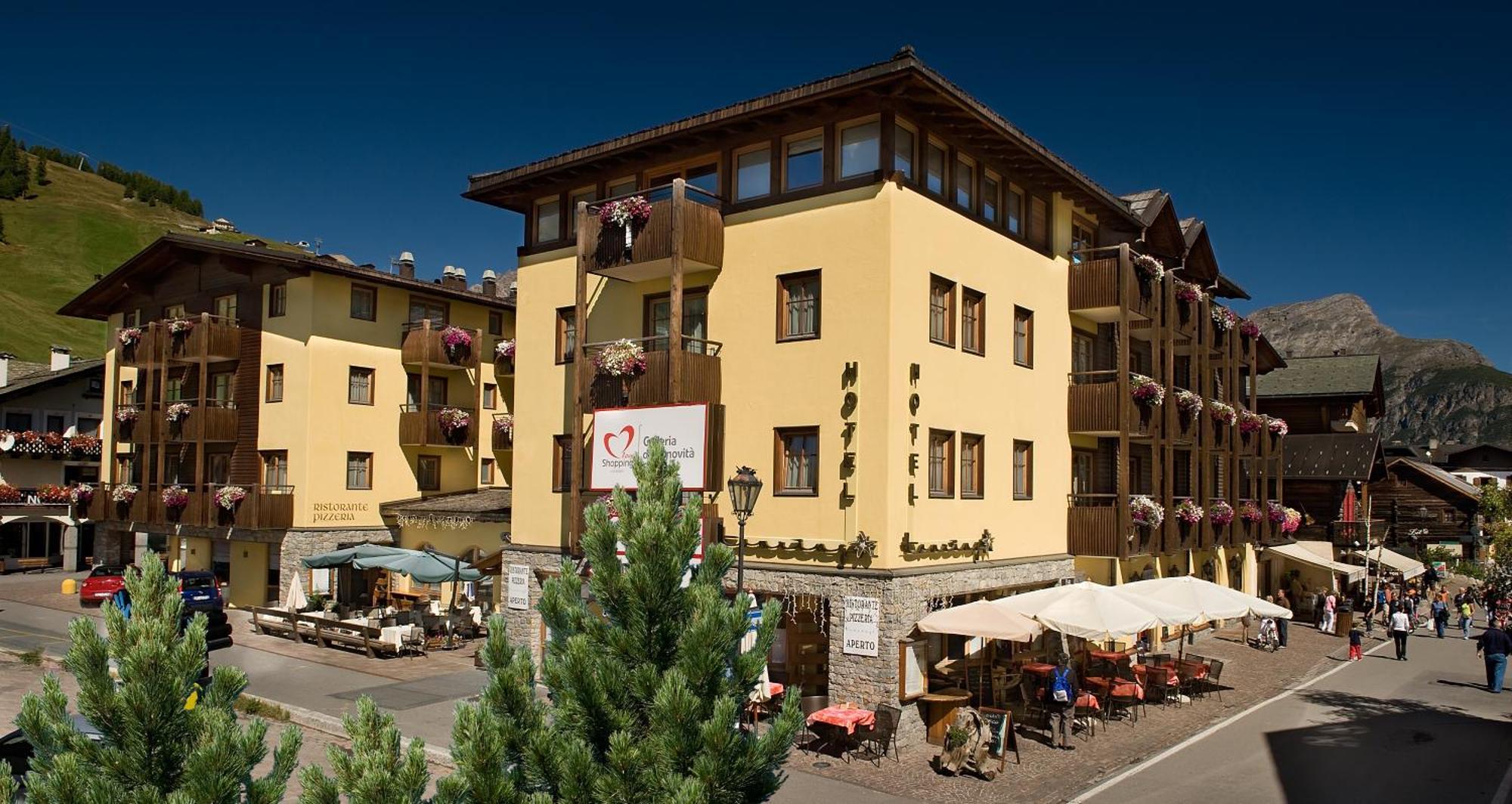 Hotel Touring 4*